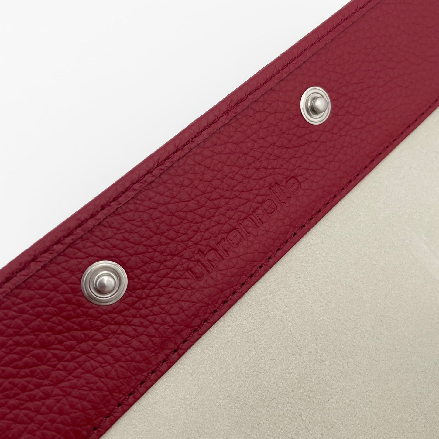 Uhrenrolle BORDEAUX - Leder Rot, Nahaufnahme, Schriftzug uhrenrolle - uhrenrolle