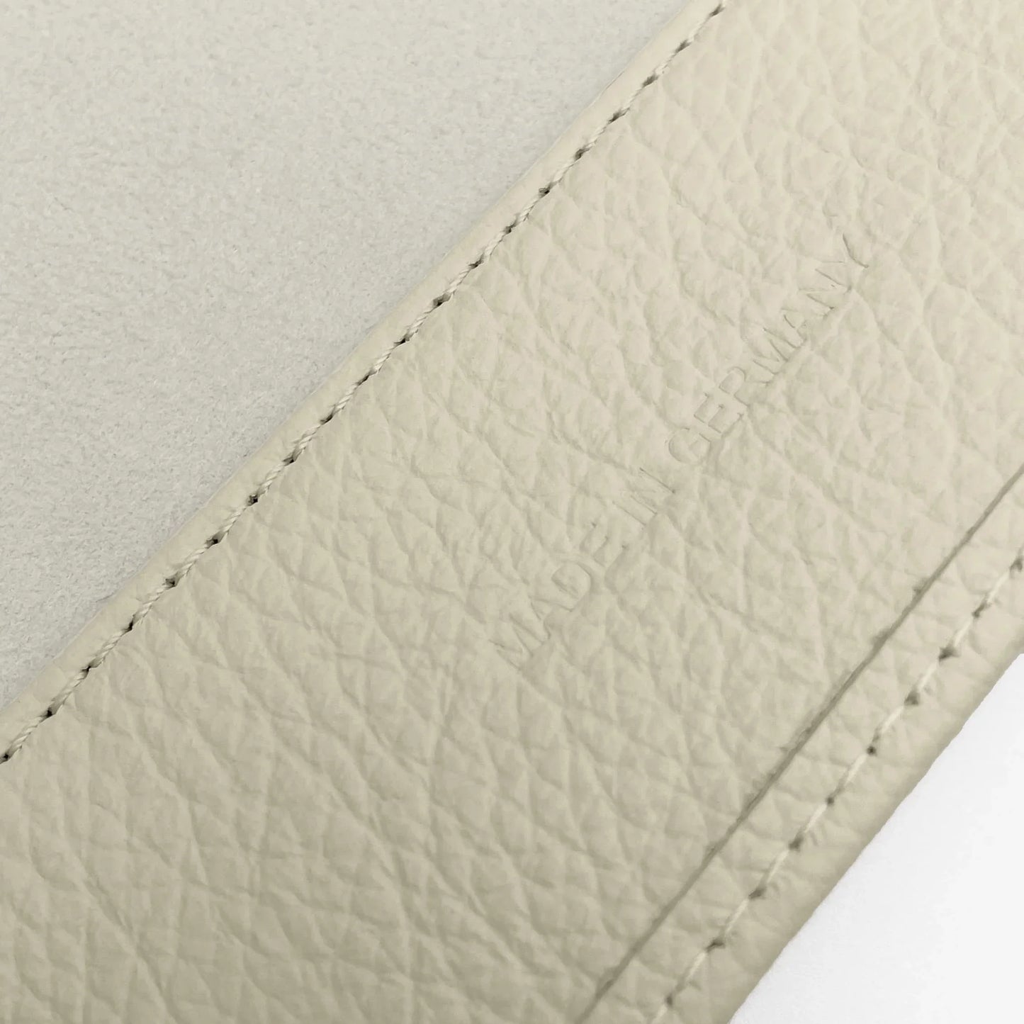 Uhrenrolle HAMPTONS - Leder Creme, Nahaufnahme, Schriftzug Made in Germany – uhrenrolle