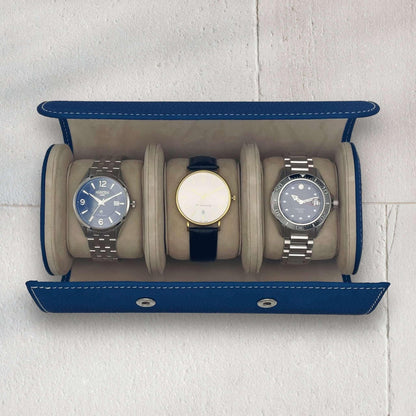 Geöffnete Uhrenrolle für 3 Uhren in Royalblau mit weichem Innenfutter