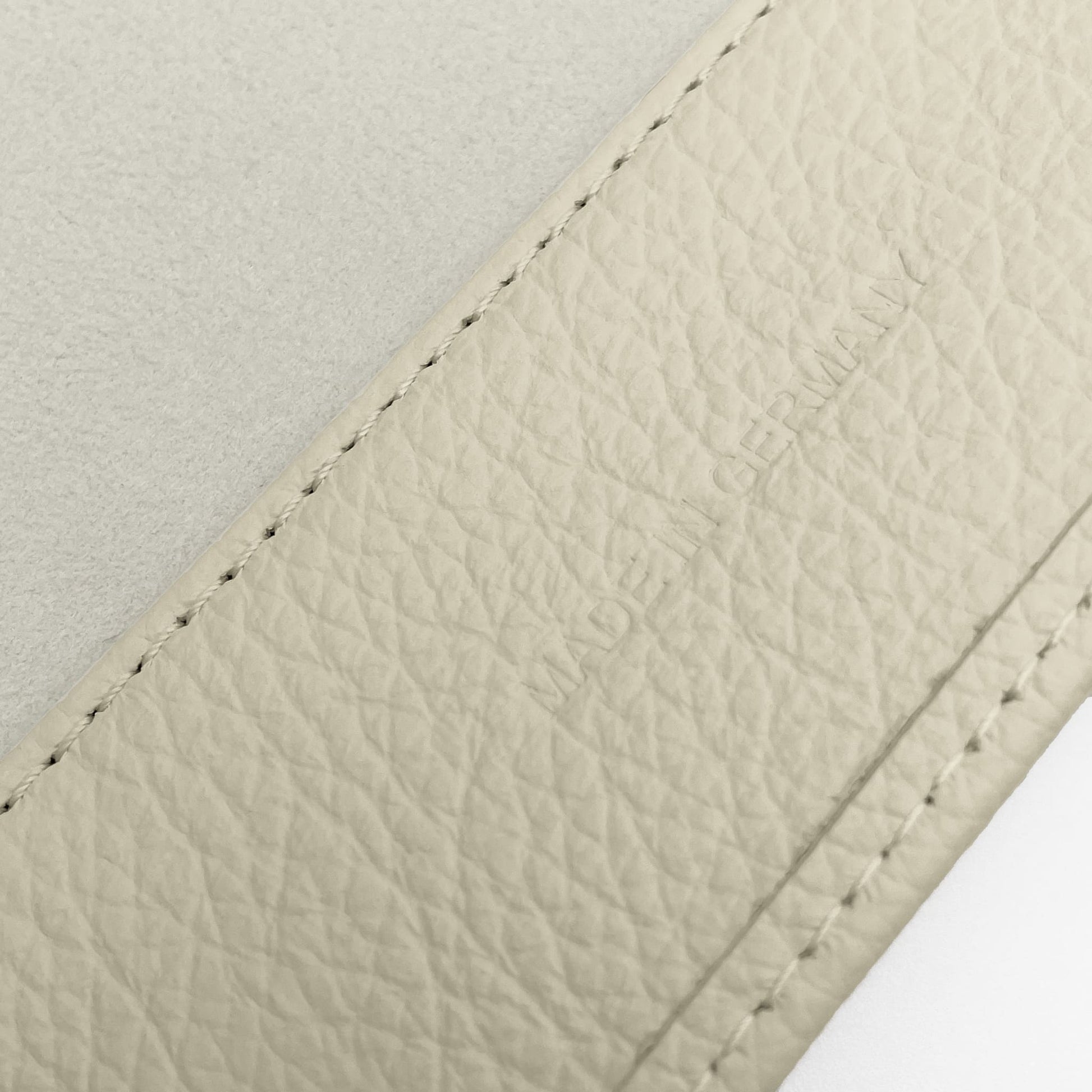 Uhrenrolle HAMPTONS - Leder Creme, Nahaufnahme, Schriftzug Made in Germany – uhrenrolle