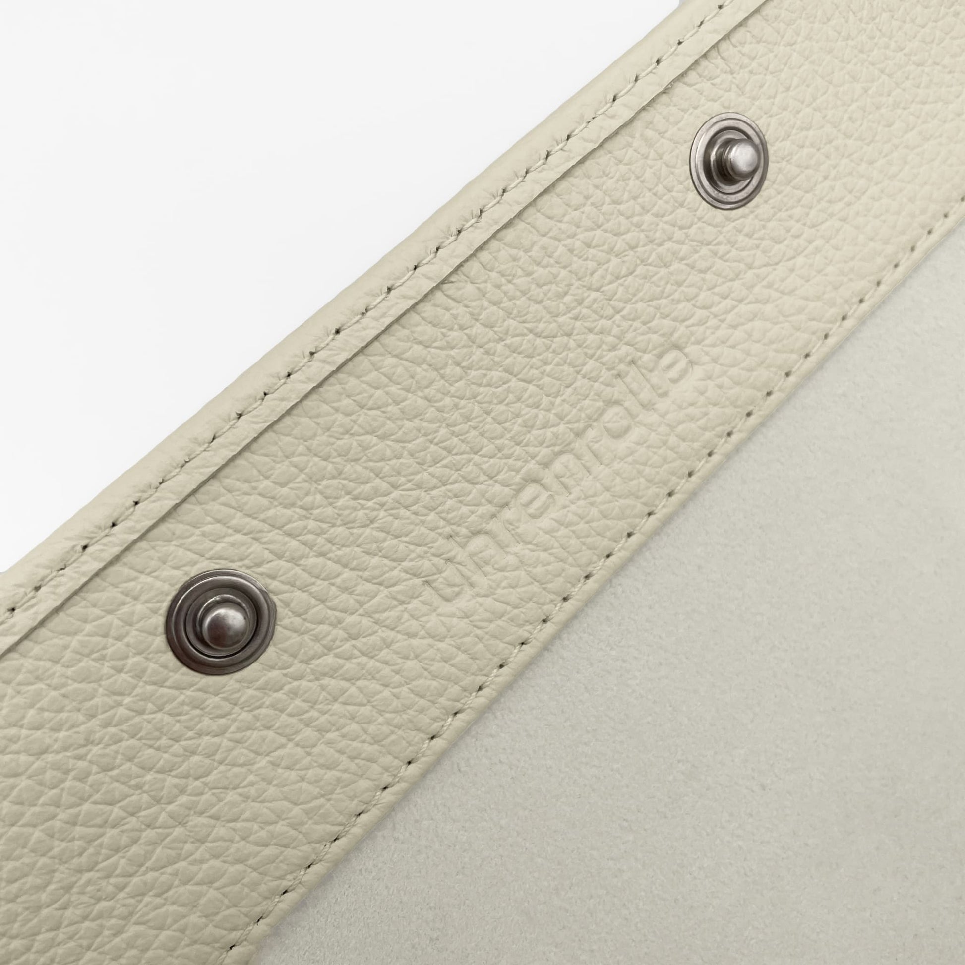 Uhrenrolle HAMPTONS - Leder Creme, Nahaufnahme, Schriftzug uhrenrolle – uhrenrolle
