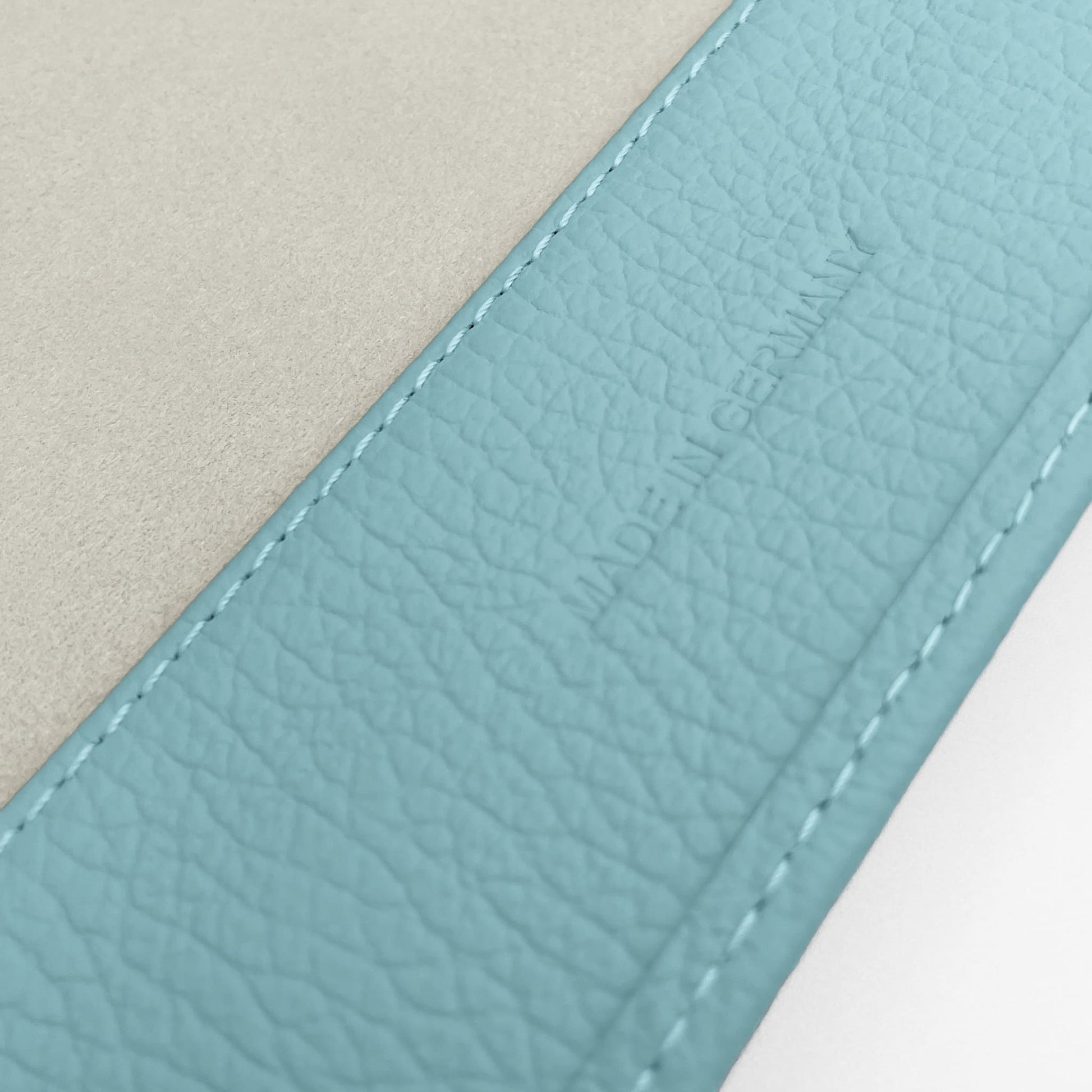 Uhrenrolle MIAMI - Leder Türkis Hellblau, Nahaufnahme, Schriftzug Made in Germany - uhrenrolle